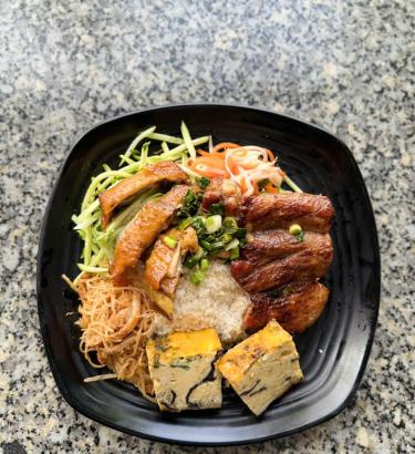 CƠM SƯỜN BÌ CHẢ GÀ