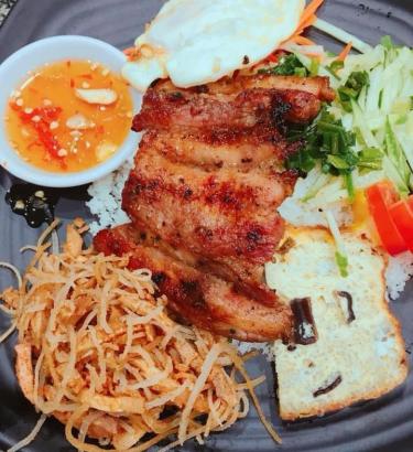 CƠM TẤM SƯỜN BÌ CHẢ TRỨNG