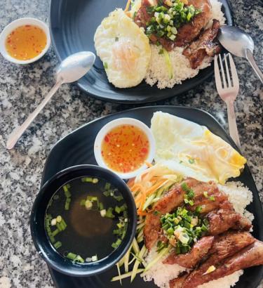 CƠM SƯỜN TRỨNG